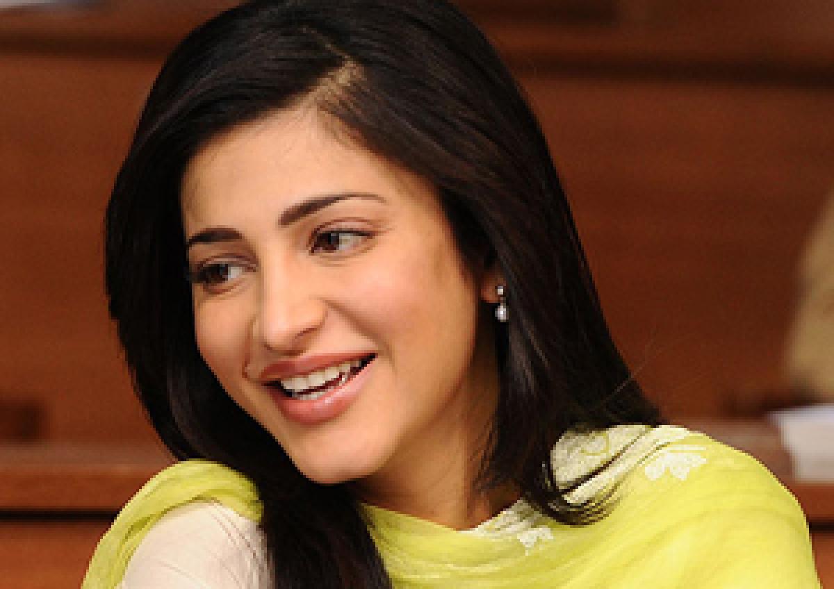 Shruti Haasan in 'Srimanthudu'